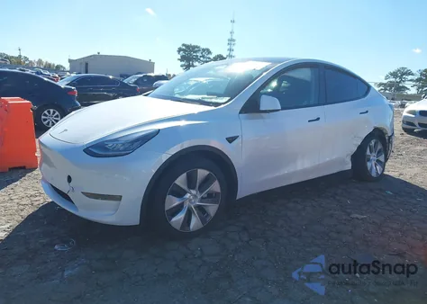 2023 Tesla Model Y Awd/Long Range Dual Motor All-Wheel Drive z USA, uszkodzony, nr VIN 7SAYGDEE9PA052958